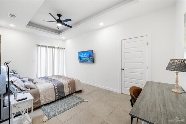 Building Photo - 2625 Warbler Ave