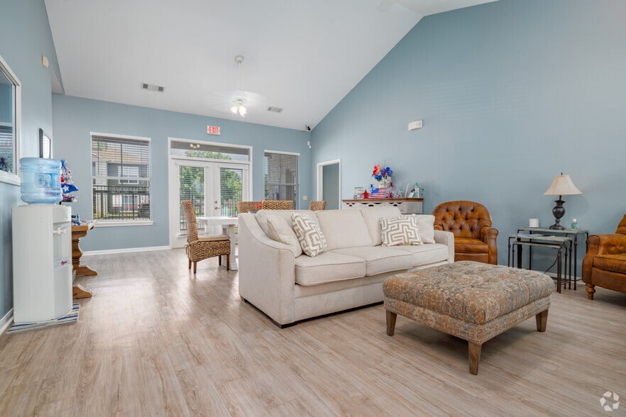 Leasing Office - Terraces at Creek Street