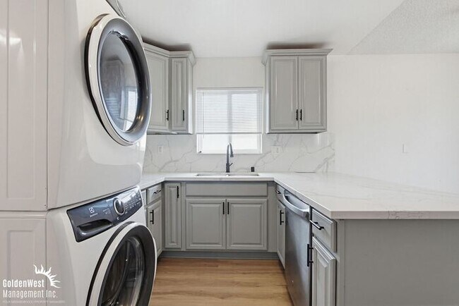 Building Photo - Bright and Inviting 2Bdm 1Ba Apartment in Escondido!