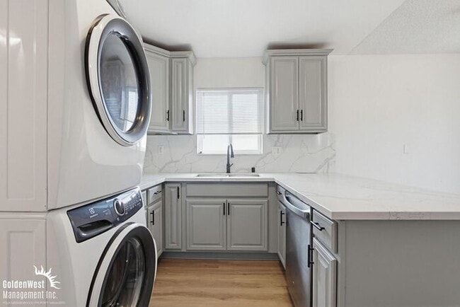 Building Photo - Bright and Inviting 2Bdm 1Ba Home in Escondido.