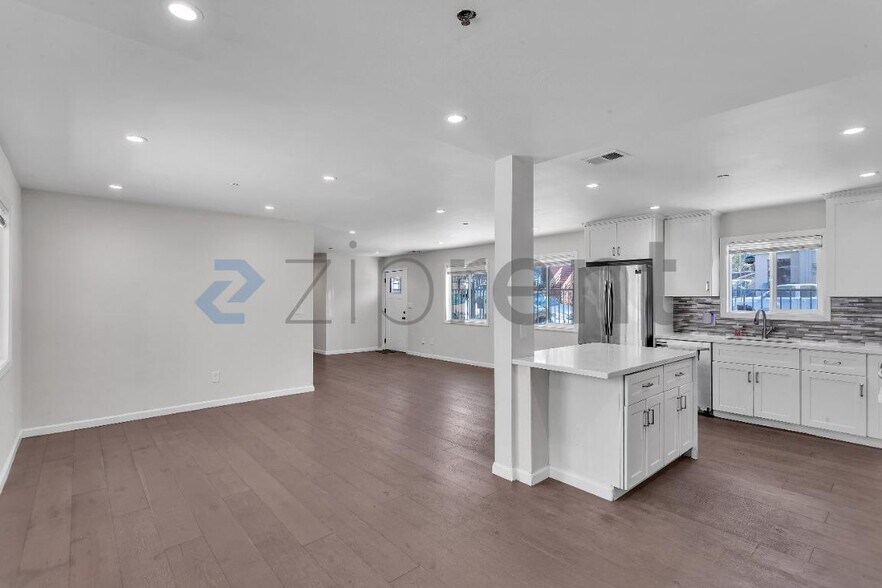 Building Photo - Unit #2273
