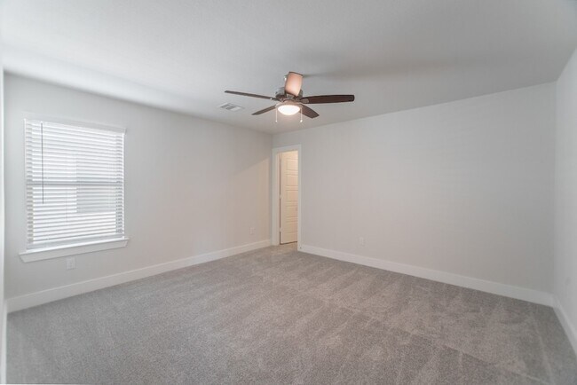 Building Photo - 10627 Whitejacket