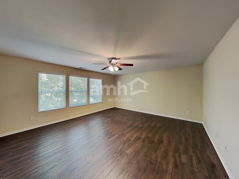 Building Photo - 227 Morning Dew Dr