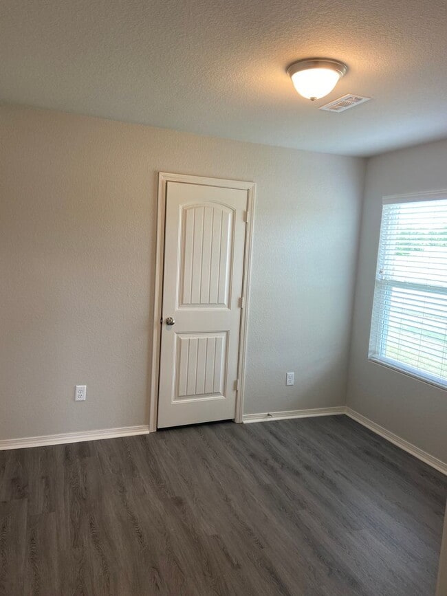 Building Photo - *Pre-leasing* Four Bedroom | Two Bath Home...