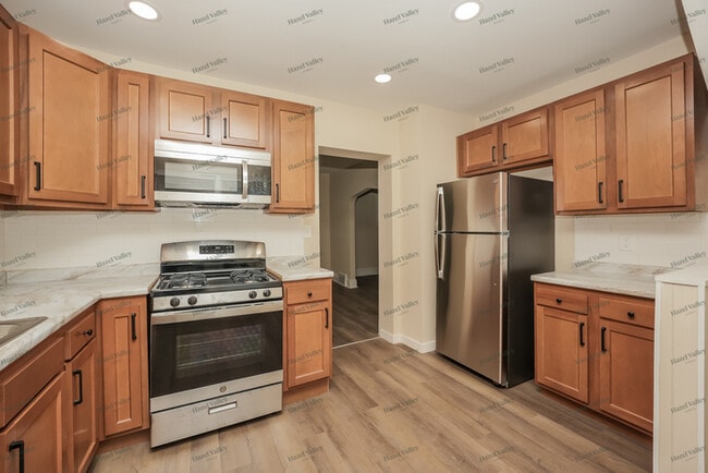 Building Photo - 13713 Edgewood Ave