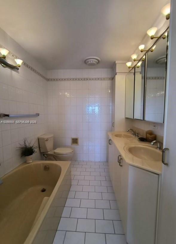 Building Photo - 3545 NE 167th St