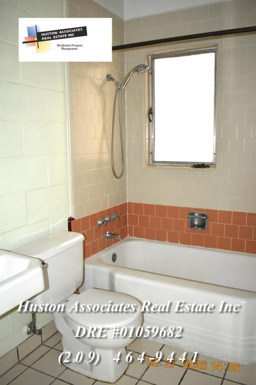 Building Photo - 870 W Euclid Ave