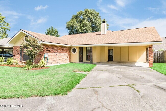 Building Photo - 215 Sleepy Hollow Dr