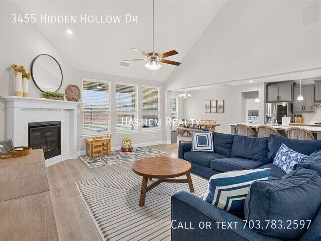 Building Photo - 3455 Hidden Holw Dr
