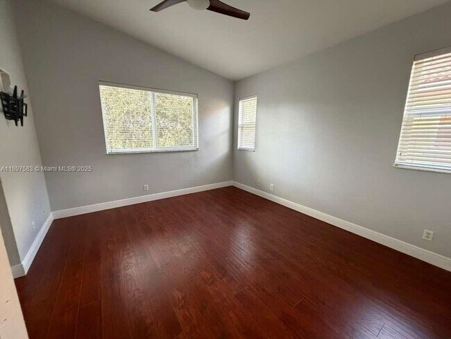 Building Photo - 1737 Carvelle Dr