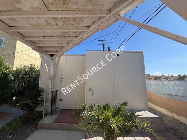 Building Photo - 440 Lillian Dr