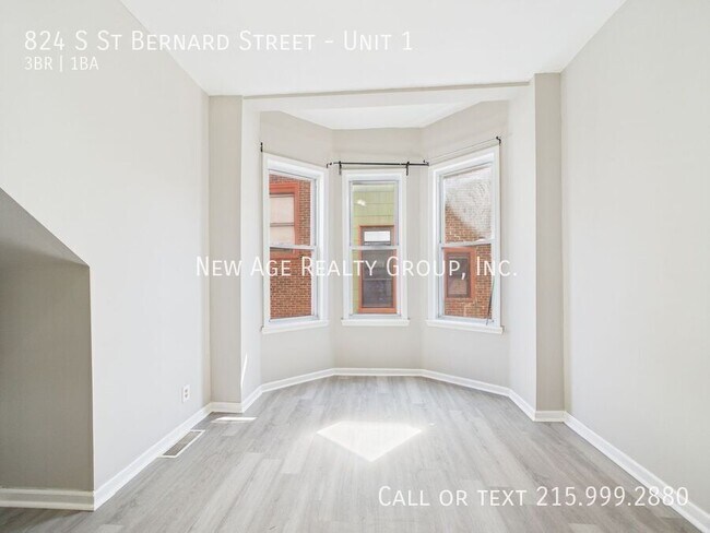 Building Photo - Large 3 bedroom, 1 bathroom apartment loca...