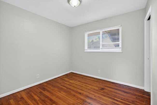 Building Photo - 3 Bedroom Ranch Style Home In Dellwood