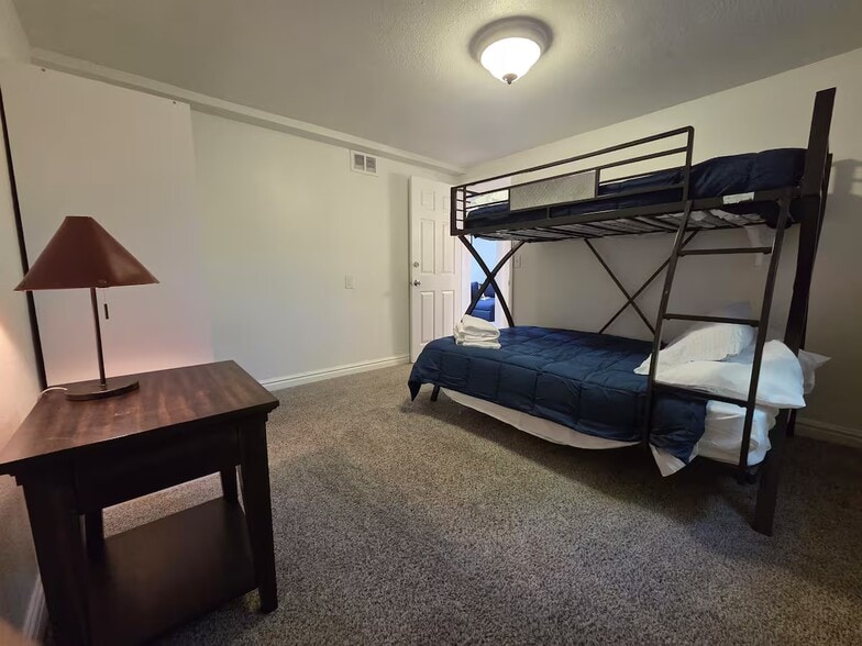 Building Photo - 1031 Erie St