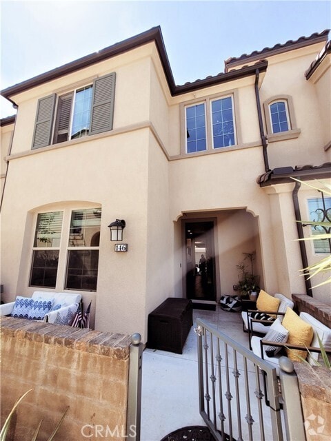Building Photo - 146 Finch