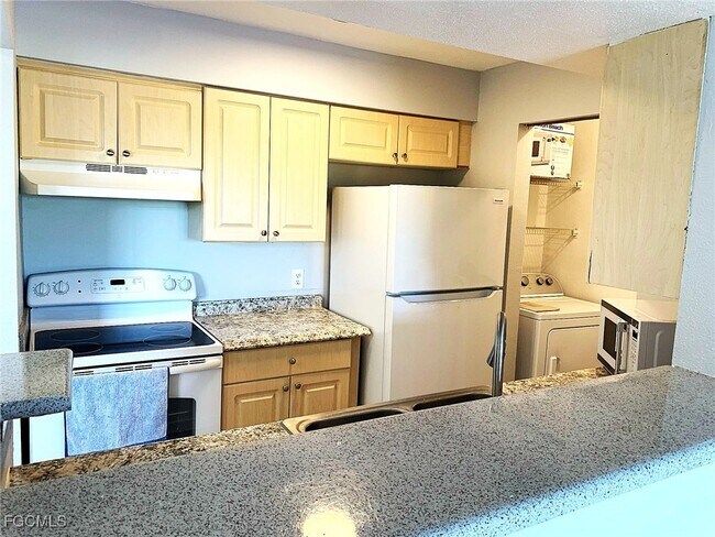 Building Photo - 2929 Winkler Ave