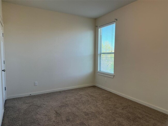 Building Photo - 16101 Hawthorne Heights Trail