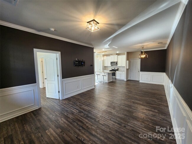 Building Photo - 326 Sadie Dr