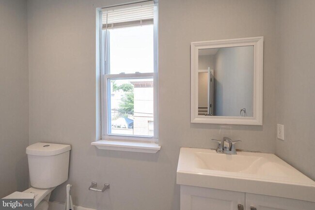 Building Photo - 1214 S 21st St