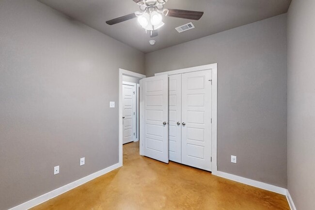 Building Photo - 209 S Baugh St