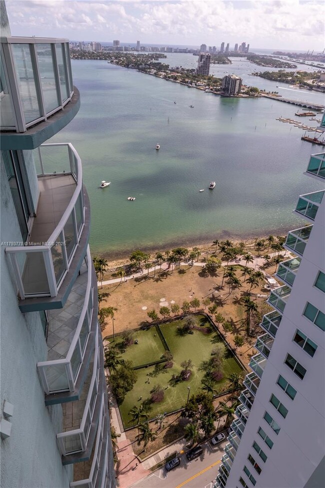 Building Photo - 1900 N Bayshore Dr