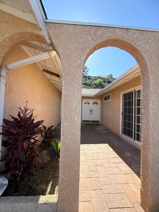 Building Photo - Spacious 4BD 2BA House With Perfect Private Backyard and Solar Panels  in Simi Valley
