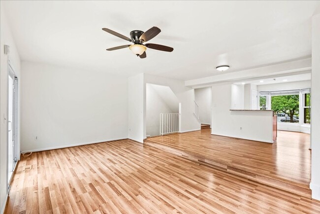 Building Photo - Charming 3-Level Townhome