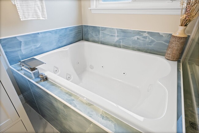 Building Photo - 875 Brittany Ln