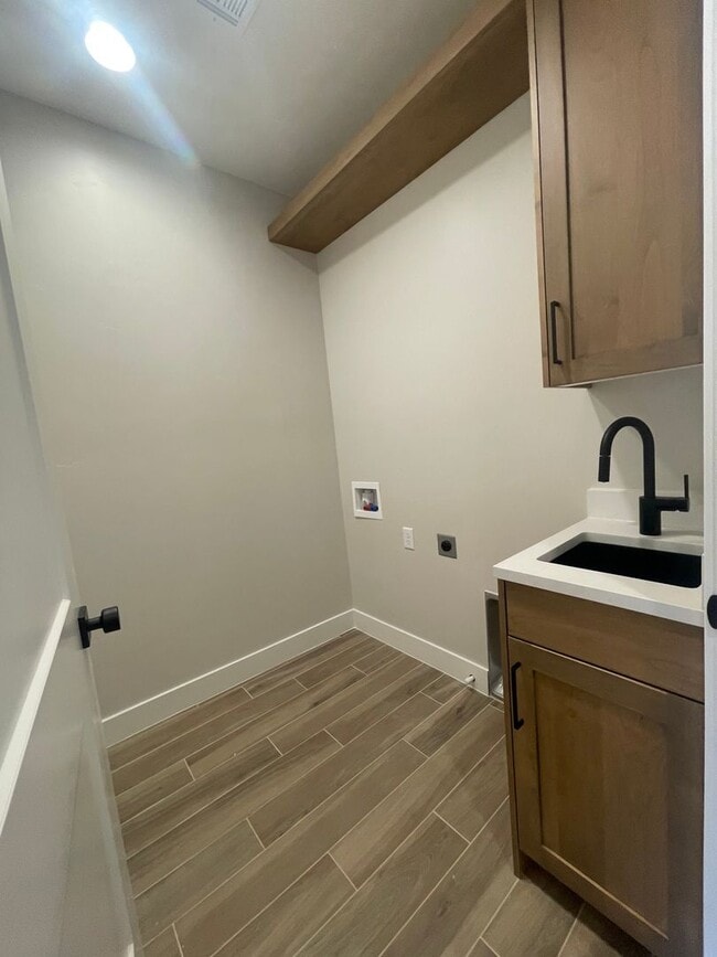 Building Photo - PET FRIENDLY!!! 4 Bedroom Home next to SAND HOLLOW STATE PARK!!