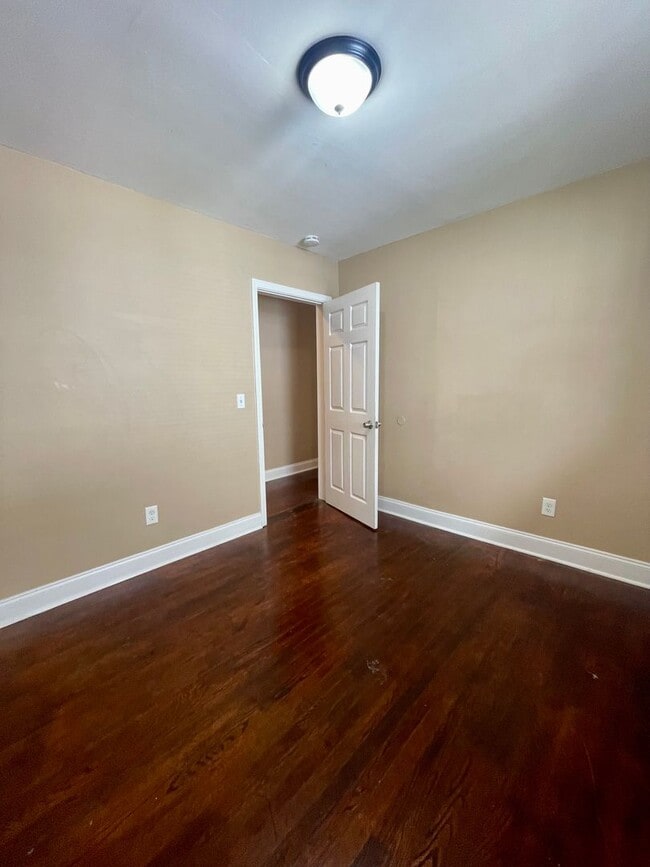 Building Photo - 208 Lutie St