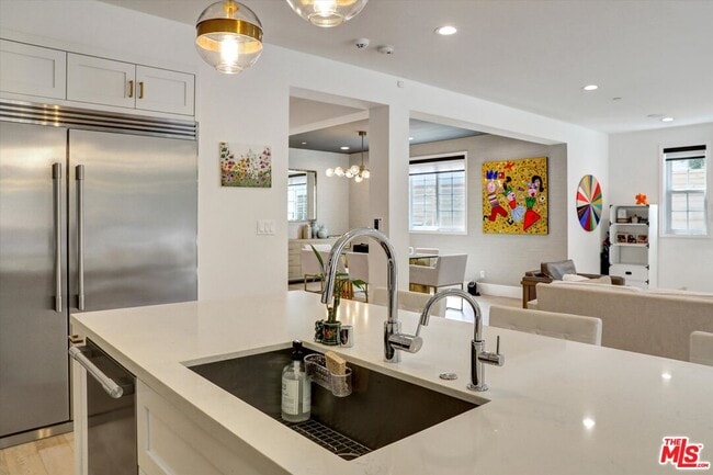 Building Photo - 10593 Kinnard Ave