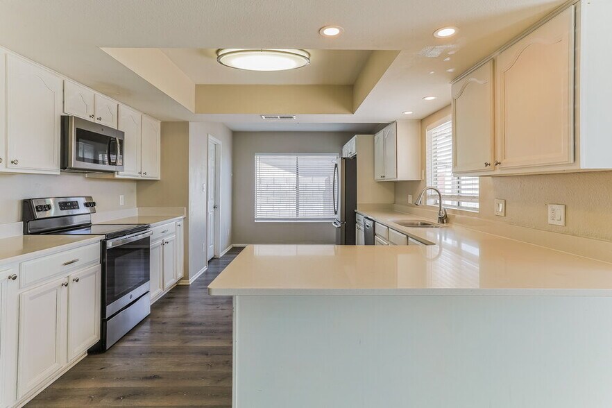 Building Photo - 1307 W Palo Verde Dr