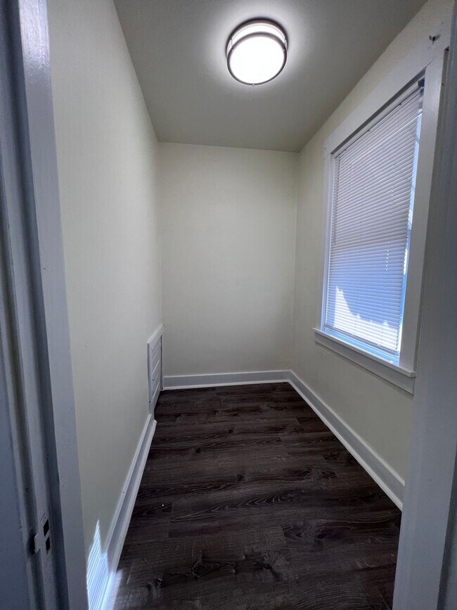 Building Photo - Updated 2BR 1 bath house for rent