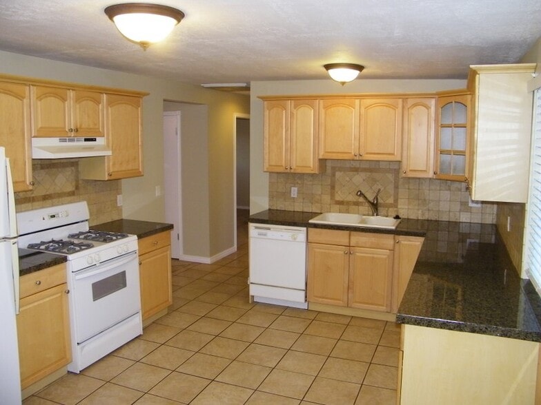Building Photo - 6893 Rhonda Ave