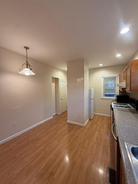 Building Photo - 110 W Quincy St