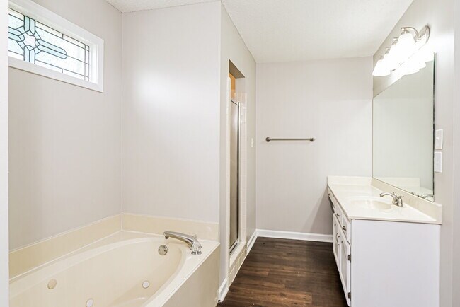 Building Photo - 5599 Annandale Dr