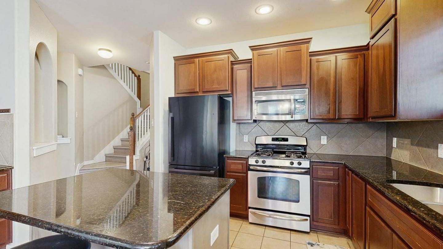 Building Photo - Beautifully updated home in a peaceful Geo...