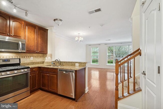 Building Photo - 22936 Spicebush Dr