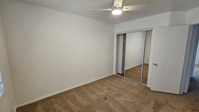 Building Photo - 4 Bedrooms near Silverado Ranch!