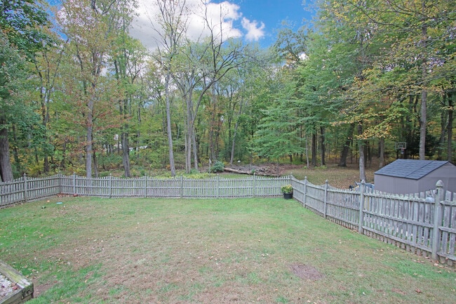 Building Photo - 104 Country Club Rd