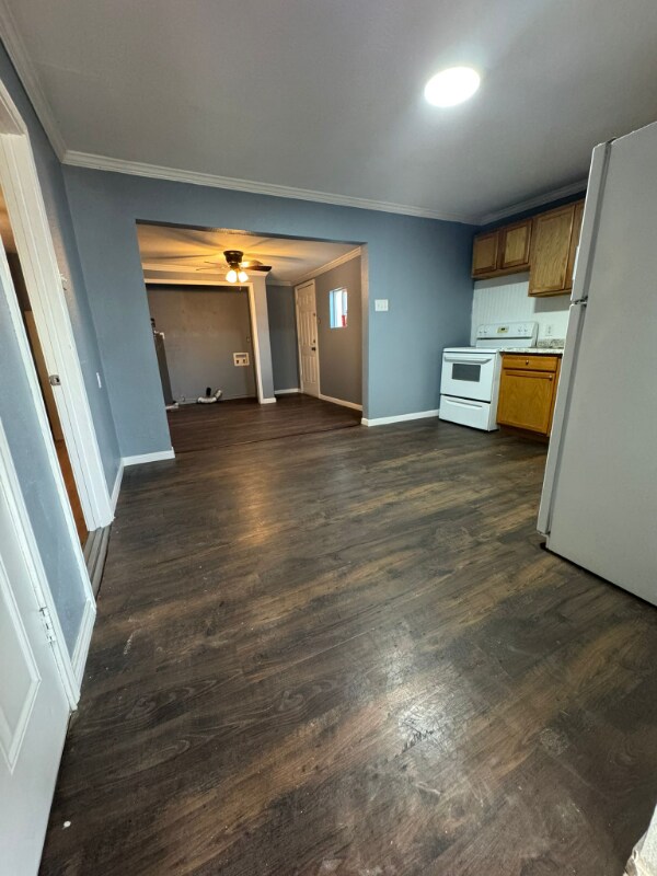 Building Photo - 318 N Montague Ave