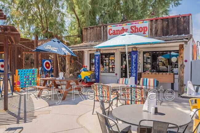 Building Photo - 6050 E Hidden Valley Dr