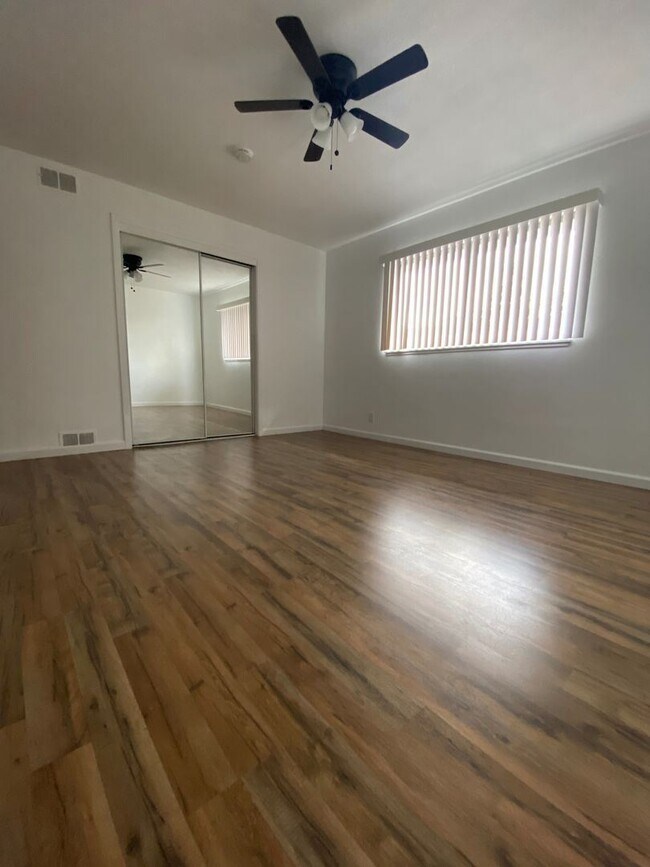 Building Photo - 2017 Murchison Dr