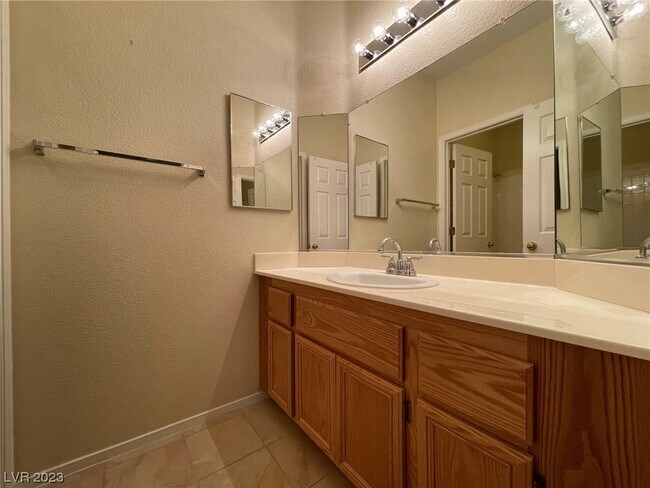 Building Photo - 3216 Stratford Hall Ct