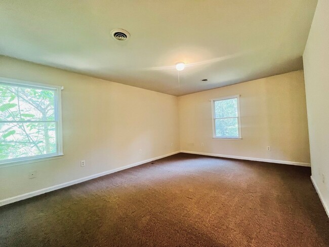 Building Photo - 8+ PRIVATE ACRES - KING GEORGE