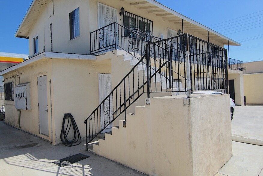 Building Photo - 3345 Del Mar Ave