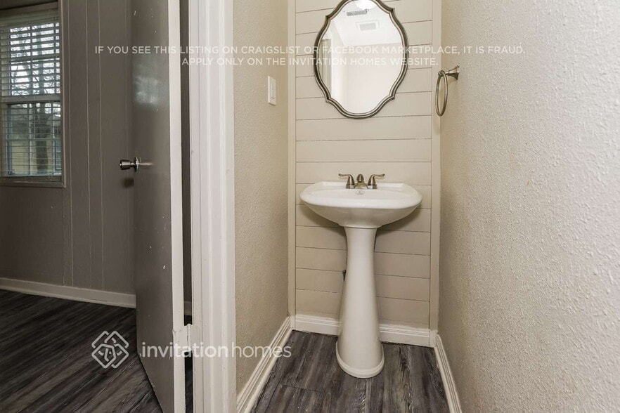 Building Photo - 606 College Mound Rd