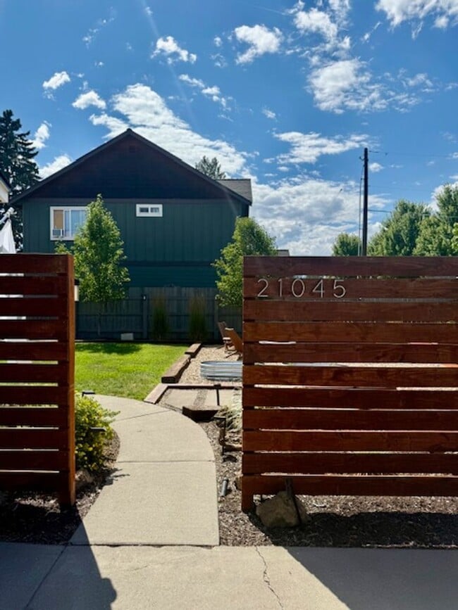 Building Photo - Serene Remodeled 4 Bedroom on Large Lot w/...