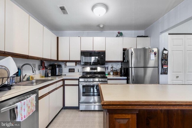 Building Photo - 1102 Diamond Dr