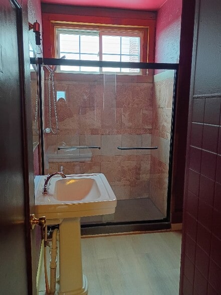 Building Photo - 613 S Ankeny Ave